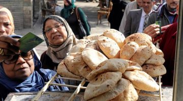 بعد زيادة أسعار السلع التموينية.. الحكومة تكشف حقيقة رفع سعر رغيف الخبز رسميًا !!