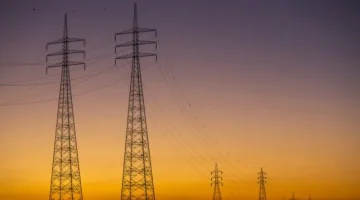 وزارة الكهرباء تُصرح موعد انتهاء خطة تخفيف الأحمال في يد المواطنين 2024