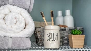 لماذا لا يفضل أن تترك فرشاة الأسنان في الحمام ؟ .. الإجابة هتدهشك لما تعرفها !!