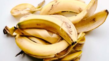 «قشر الموز كنز في كل منزل»… تعرفي على فوائد قشر الموز المذهلة سوف تدهشك هتندمي إنك كنتي بترميه!!