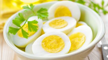 هيخلي صحتك زى الحديد.. ماذا يحدث لجسمك عند تناول البيض يوميا| لن تتوقع النتيجة