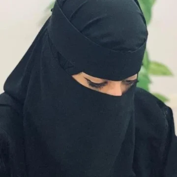 «قصة صدمت الملايين».. امرأة سعودية كانت تعد الطعام لزوجها بوميا ثم يذهب به للاستراحة .. وبعد شهور كانت الصدمة!!